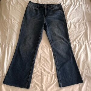 D. Jeans High Rise Kick Ankle Crop Jeans Raw Hem Medium Wash 10